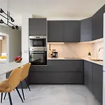 Stunning Flat Next To The Beach-ocean Views *